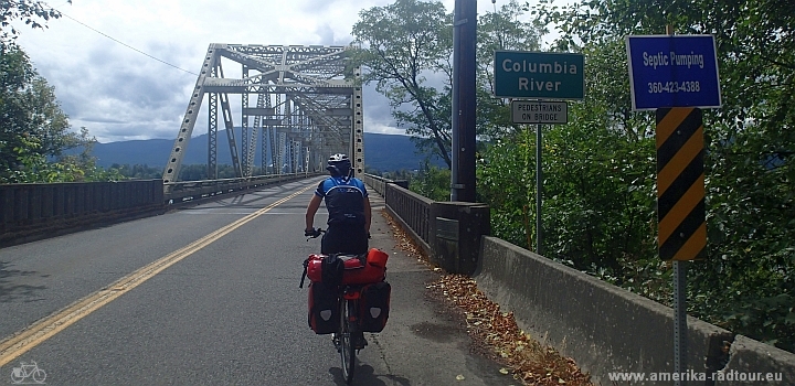 Cycling from Castle Rock to Astoria. Pacific coast Vancouver - San Francisco on a bicycle
