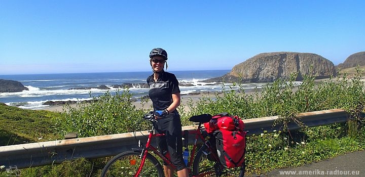 Mit dem Fahrrad auf dem Oregon Coast Highway.