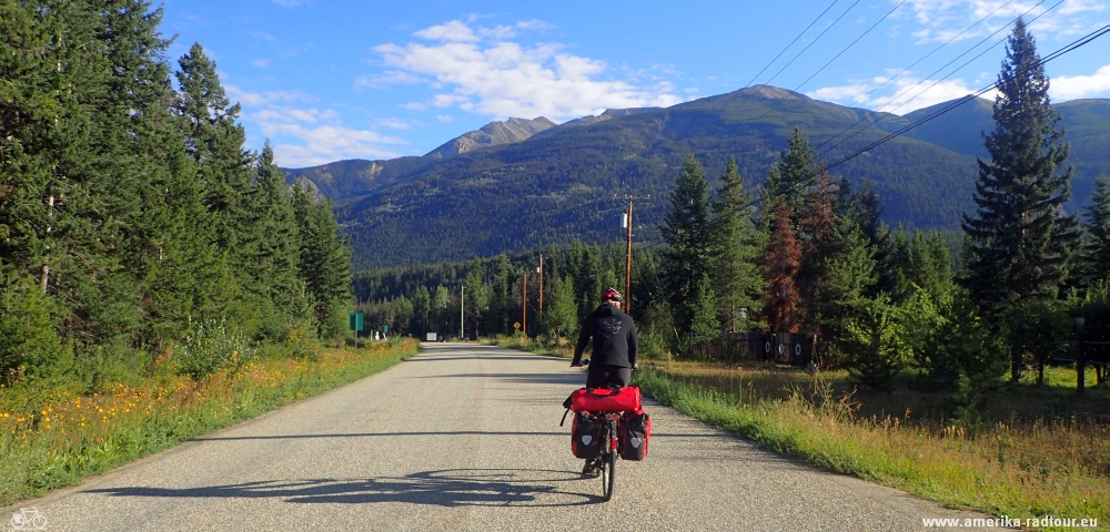 un paseo en bicicleta de Tete Jaune Cache a  Jasper. Yellowhead Highway en bicicleta.