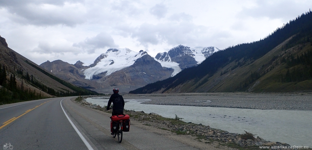 Con la bicicleta de Jasper a Columbia Icefield. Trayecto sobre el Icefields Parkway.