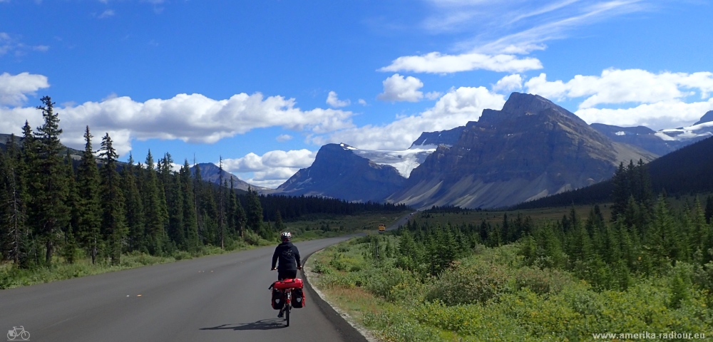 Con la bicicleta de Columbia Icefield a Lake Louise. Trayecto por el Icefields Parkway.