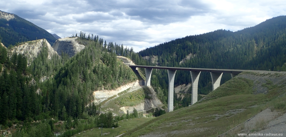 Mit dem Fahrrad von Lake Louise nach Golden. Radtour über den Trans Canada Highway.