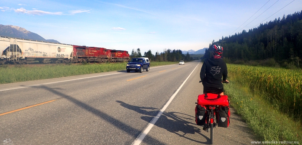 Con la bicicleta de Golden a Rogers. Trayecto sobre la autopista Trans Canada.