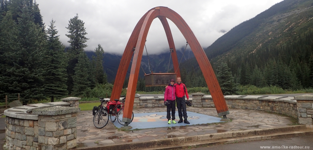 Con la bicicleta de Rogers a Revelstoke. Trayecto sobre la autopista Trans Canada.