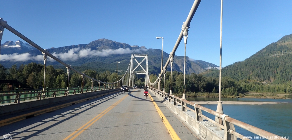 Con la bicicleta de Revelstoke a Salmon Arm. Trayecto sobre la autopista Trans Canada. 