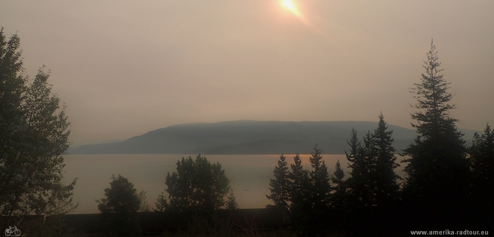 Con la bicicleta de Salmon Arm a Kamloops. Trayecto sobre la autopista Trans Canada. 