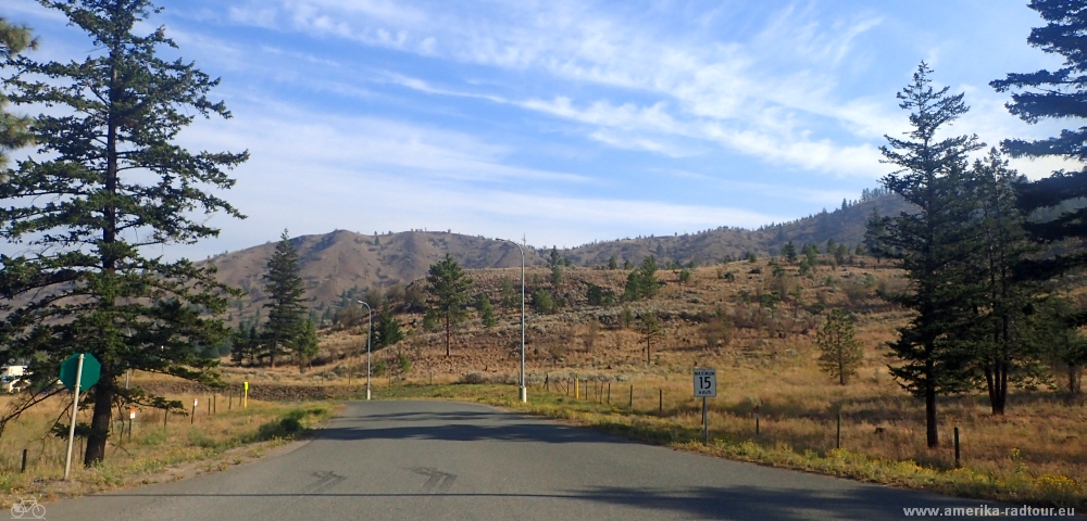 Con la bicicleta desde Kamloops a Cache Creek. Trayecto sobre la autopista Trans Canada. 