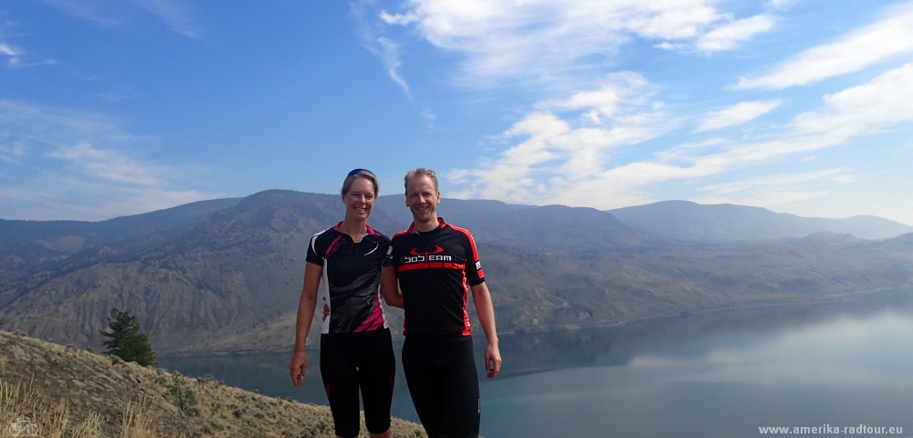 Con la bicicleta desde Kamloops a Cache Creek. Trayecto sobre la autopista Trans Canada. 