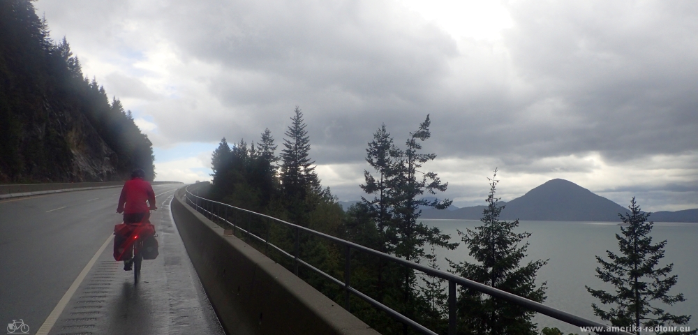 Con la bicicleta desde Squamish a Vancouver. Trayecto sobre la autopista del mar al cielo /autopista99.