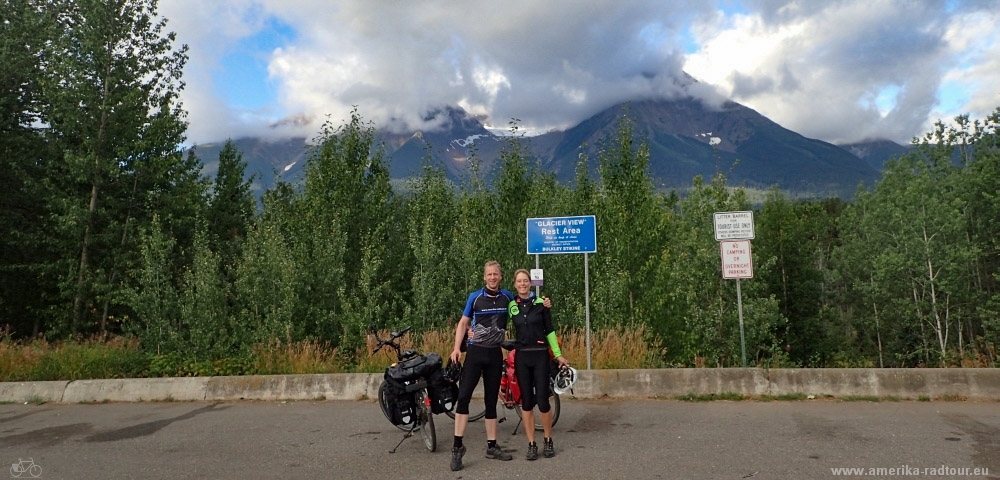 Yellowhead Highway, Glacier View Rest area. 