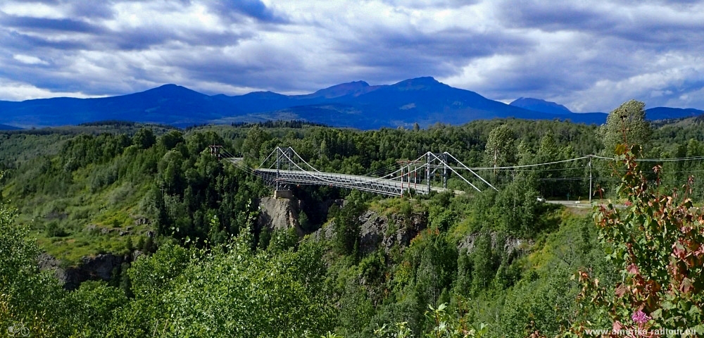 Mit dem Fahrrad von Smithers nach Whitehorse. Radtour über den Yellowhead Highway und Cassiar Highway.  Hagwilget Canyon Bridge