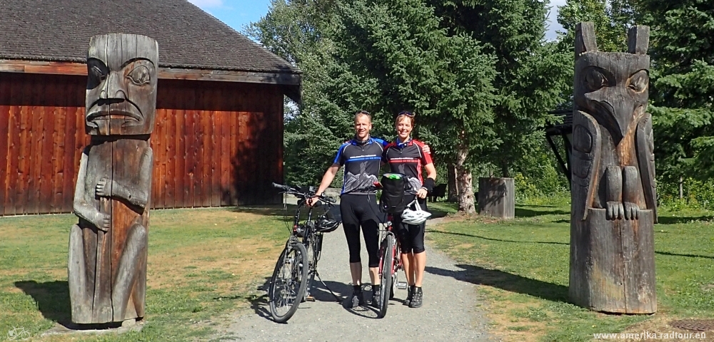 Mit dem Fahrrad von Smithers nach Whitehorse. Radtour über den Yellowhead Highway und Cassiar Highway.  'Ksan Historical Village