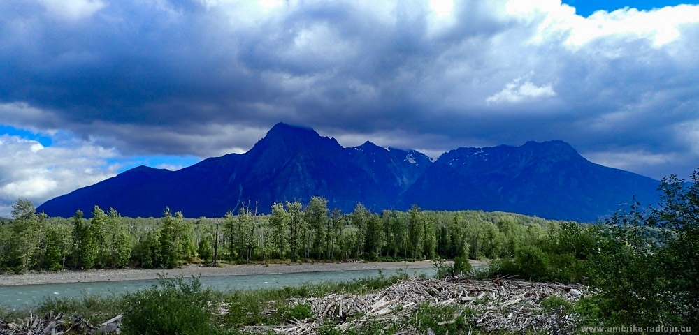 Cycling from Smithers to Whitehorse, stage 01: Smithers - New Hazelton. 