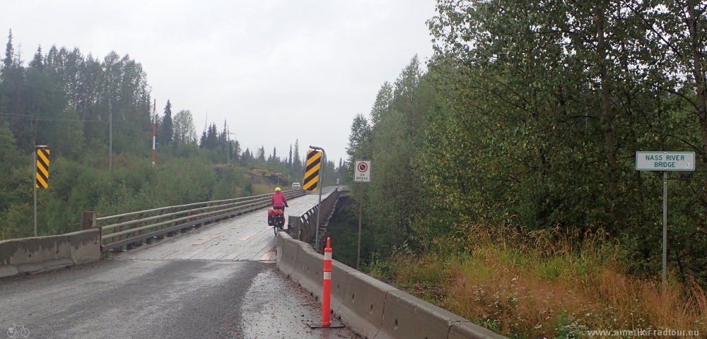 British Columbia and Yukon by bicycle: Cycling the Cassiar Highway from Jigsaw Lake to Meziadin Junction an Stewart.  