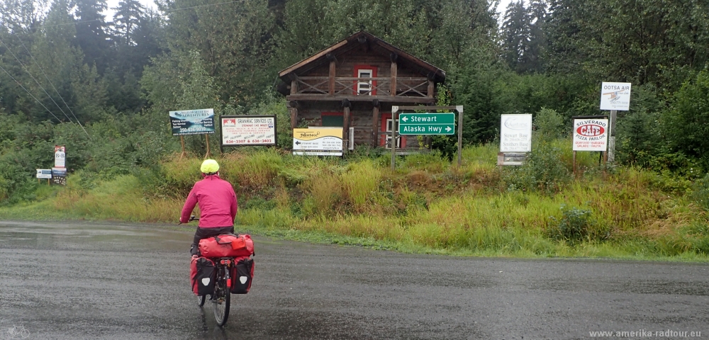 British Columbia and Yukon by bicycle: Cycling the Cassiar Highway from Jigsaw Lake to Meziadin Junction an Stewart.  