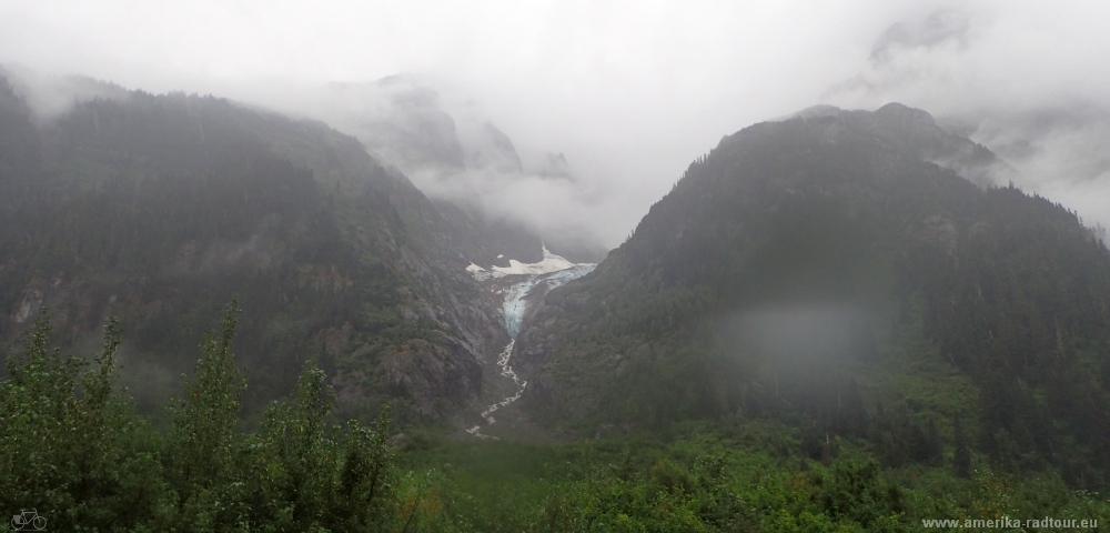 British Columbia and Yukon by bicycle: Cycling the Cassiar Highway from Jigsaw Lake to Meziadin Junction an Stewart.   