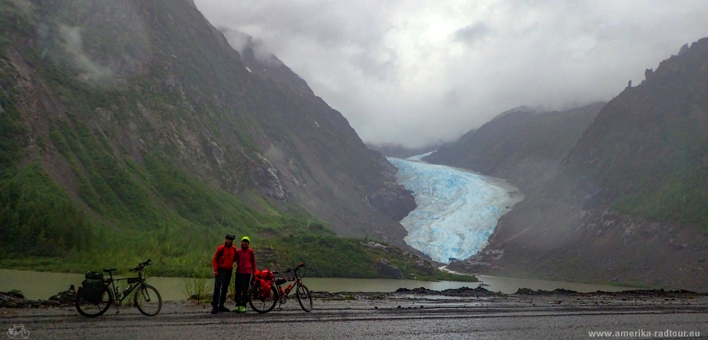 British Columbia and Yukon by bicycle: Cycling the Cassiar Highway from Jigsaw Lake to Meziadin Junction an Stewart.   