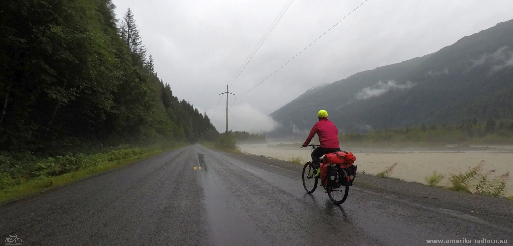 British Columbia and Yukon by bicycle: Cycling the Cassiar Highway from Jigsaw Lake to Meziadin Junction an Stewart.   