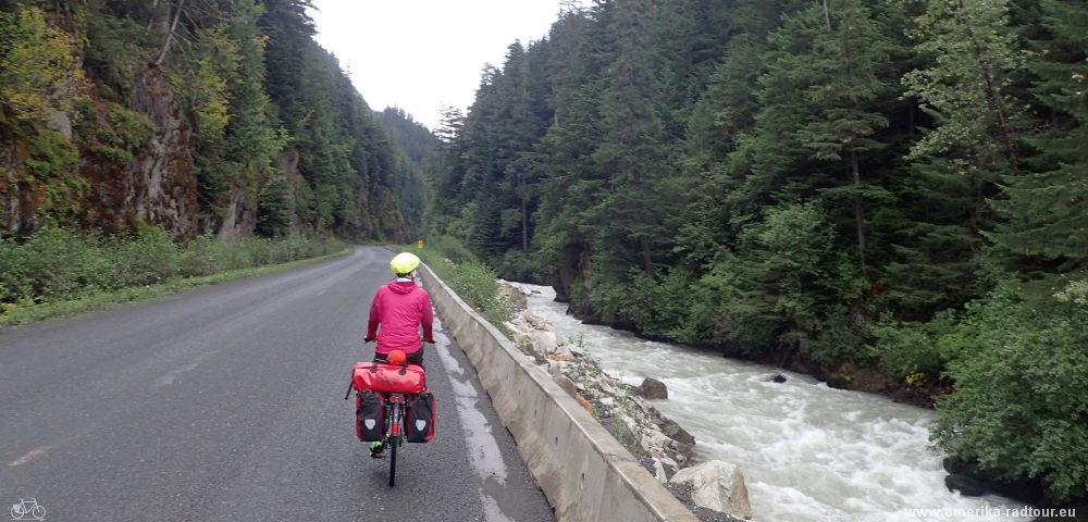 British Columbia and Yukon by bicycle: Cycling the Cassiar Highway northbound. Stage Stewart to Meziadin Junction. 
