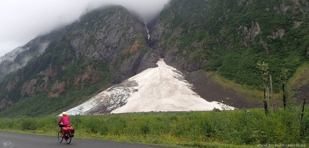 British Columbia and Yukon by bicycle: Cycling the Cassiar Highway northbound. Stage Stewart to Meziadin Junction. 