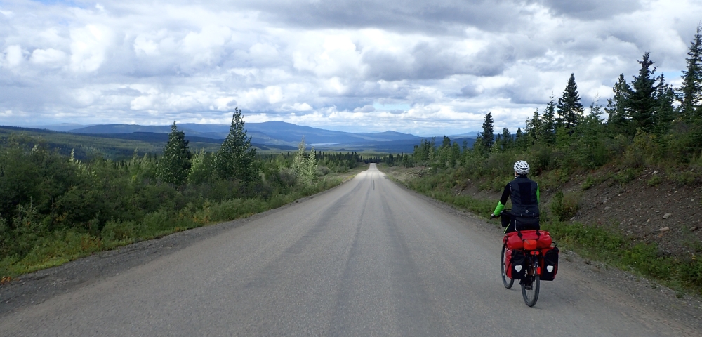 Radtour über den Cassiar Highway: Mit dem Fahrrad von der Red Goat Lodge nach Dease Lake. 