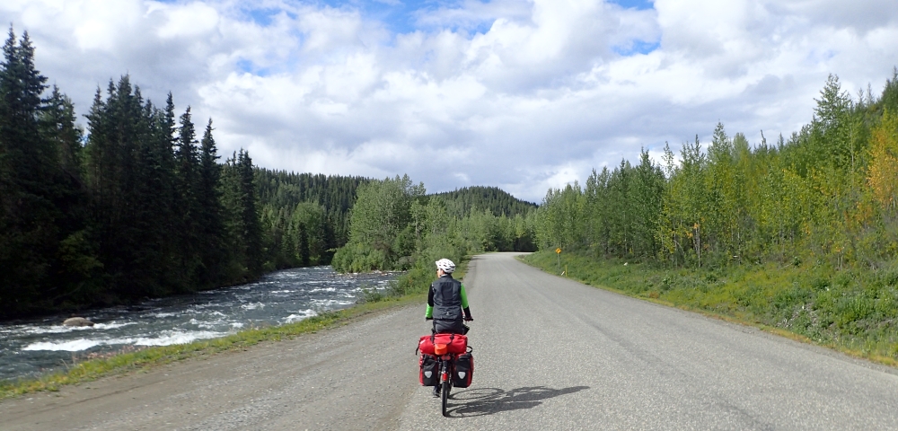 Radtour über den Cassiar Highway: Mit dem Fahrrad von der Red Goat Lodge nach Dease Lake. 