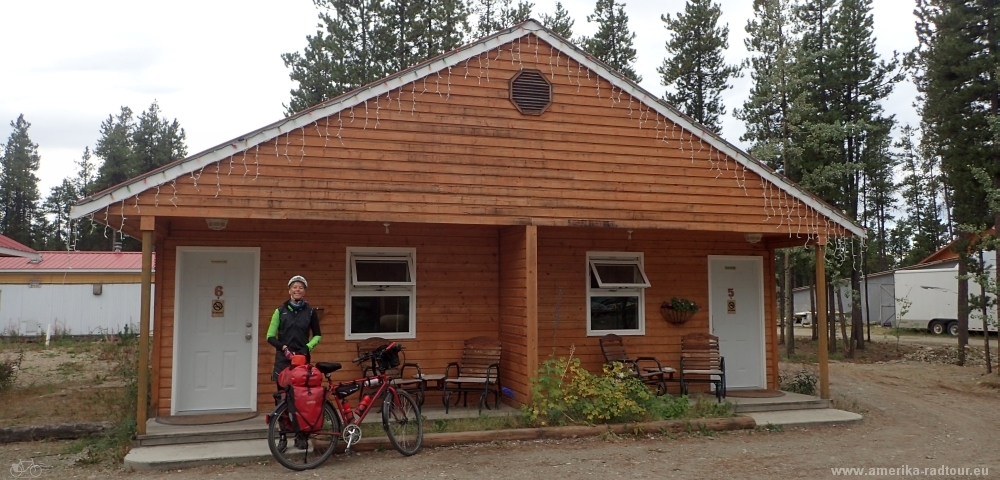 British Columbia and Yukon by bicycle: Cycling the Cassiar Highway northbound. Stage from Jade City to Nugget City on the Alaska Highway. 