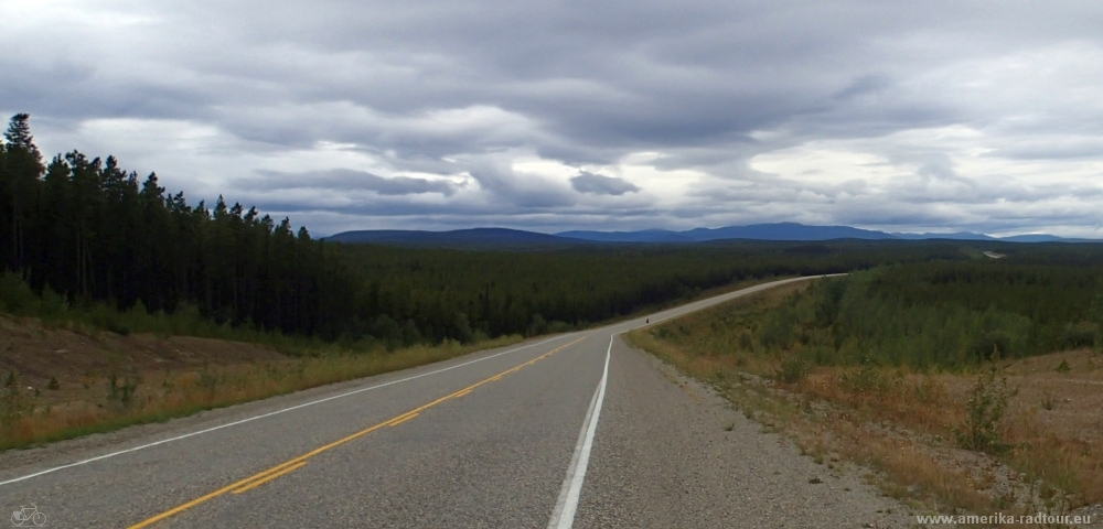 Mit dem Fahrrad von Smithers nach Whitehorse. Radtour über den Yellowhead Highway, Cassiar Highway und Alaska Highway. Etappe Nugget City - Rancheria entlang des Alaska Highways 