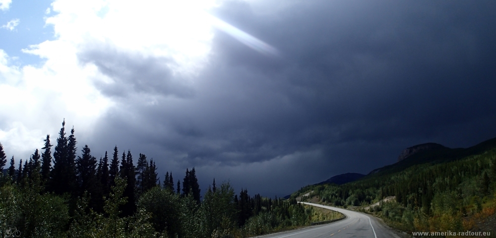 Mit dem Fahrrad von Smithers nach Whitehorse. Radtour über den Yellowhead Highway, Cassiar Highway und Alaska Highway. Etappe Nugget City - Rancheria entlang des Alaska Highways 