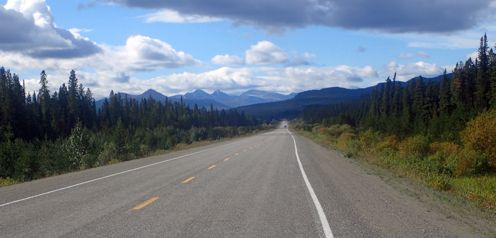 British Columbia and Yukon by bicycle: Cycling the Cassiar Highway and Alaska Highway northbound. Stage from Rancheria to Morley Lake.  