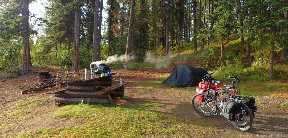 Camping am Morley Lake.   