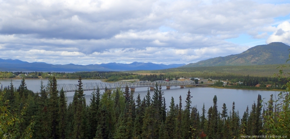 British Columbia and Yukon by bicycle: Cycling the Cassiar Highway and Alaska Highway northbound. Stage from Morley Lake up to Johnsons Crossing.    