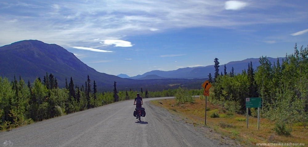 Mit dem Fahrrad über den Alaska Highway. Etappe Morley Lake - Johnsons Crossing.  