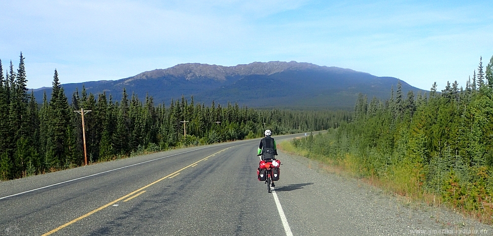 Mit dem Fahrrad über den Alaska Highway. Etappe Morley Lake - Johnsons Crossing.  