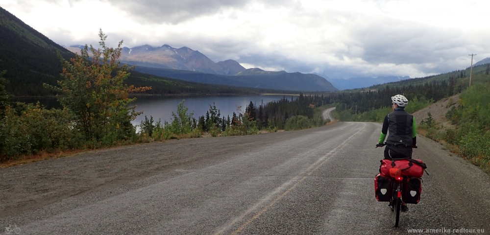 Mit dem Fahrrad über den Alaska Highway. Etappe Tagish - Carcross.    