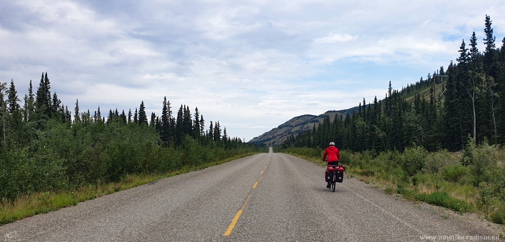 Mit dem Fahrrad von Whitehorse nach Dawson City, Abzweig Klondike Highway 