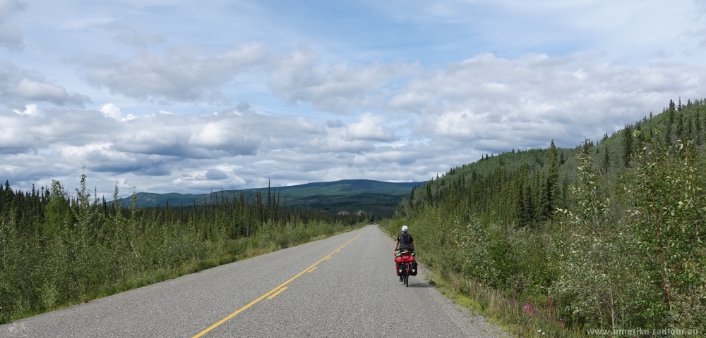 Cycling from Whitehorse to Anchorage following Klondike Highway. Stage Pelly Crossing - Moose Creek.   