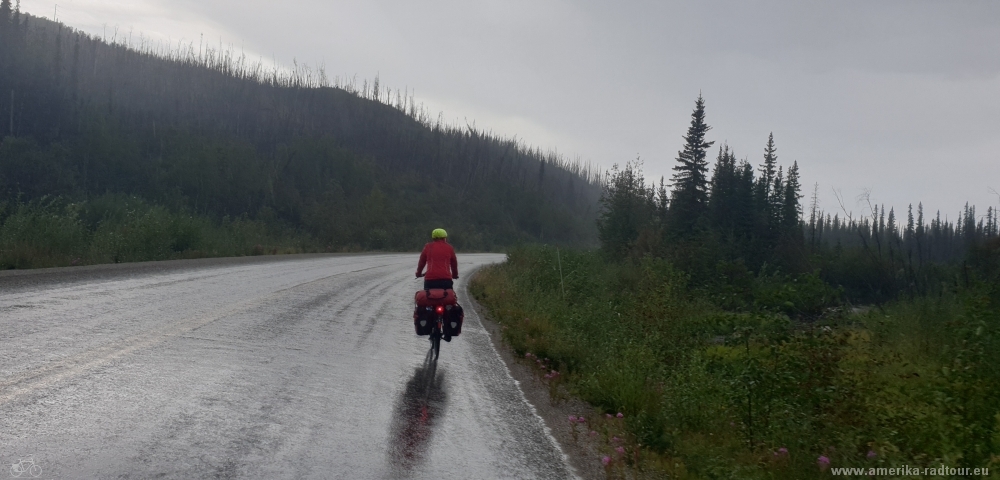 Mit dem Fahrrad über den Klondike Highway. Etappe Whitehorse - Fox Lake.  