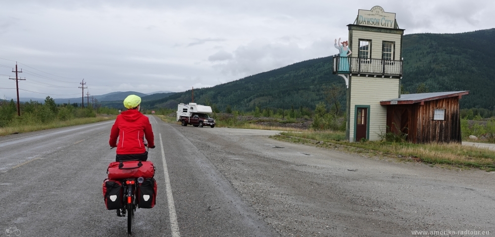 Mit dem Fahrrad über den Klondike Highway von Whitehorse nach Dawson City. 