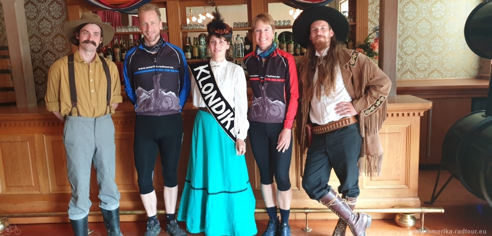 Mit dem Fahrrad über den Klondike Highway von Whitehorse nach Dawson City.  