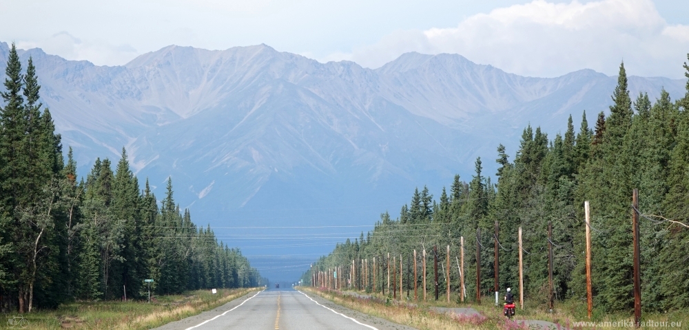 Mit dem Fahrrad über den Alaska Highway.  