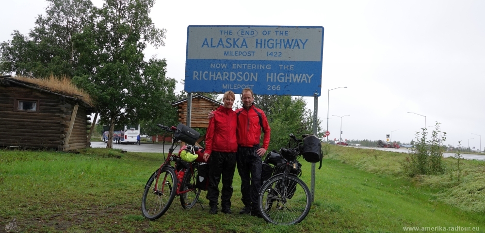 Mit dem Fahrrad nach Delta Junction, dem nördlichen Ende des Alaska Highways.   