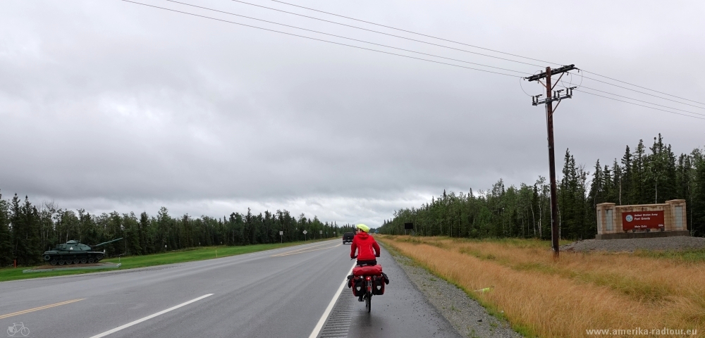 Mit dem Fahrrad über den Richardson Highway nach Süden.   