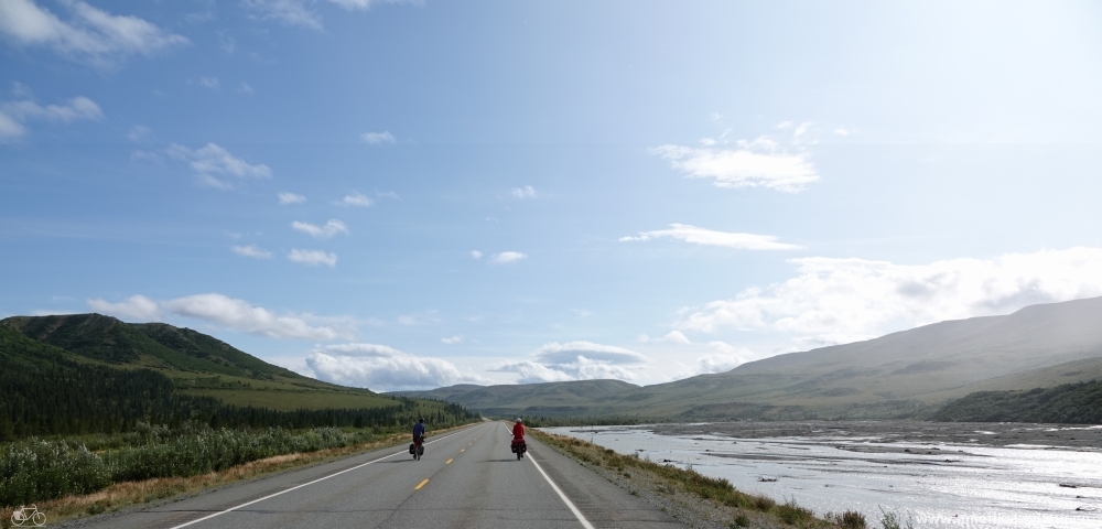 Mit dem Fahrrad über den Richardson Highway nach Süden.  