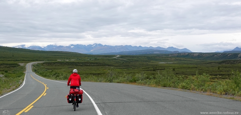 Mit dem Fahrrad über den Denali Highway von Paxson nach Cantwell.  