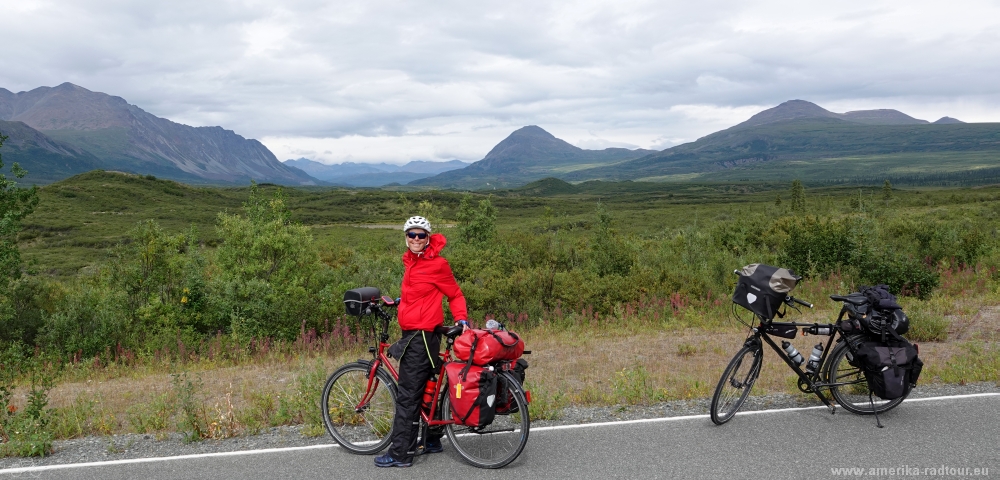 Mit dem Fahrrad über den Denali Highway von Paxson nach Cantwell.  