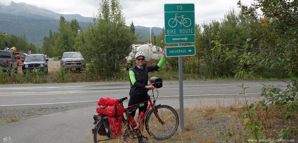 Mit dem Fahrrad über den Parks Highway nach Anchorage.  