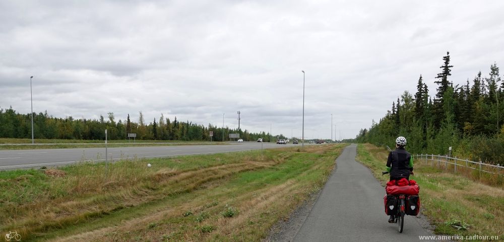 Mit dem Fahrrad über den Parks Highway nach Anchorage.  