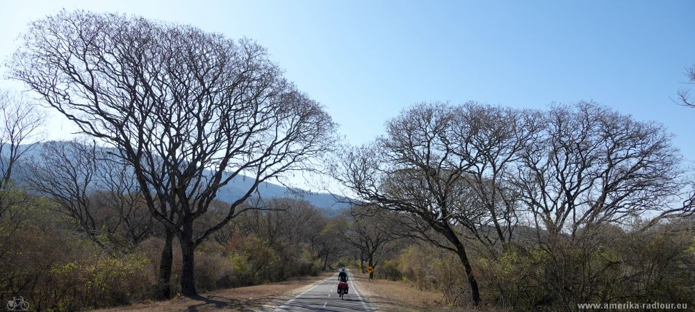 Mit dem Fahrrad von Salta nach Purmamarca.   