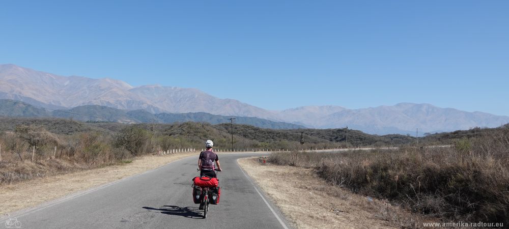 Mit dem Fahrrad von Salta nach Purmamarca.   